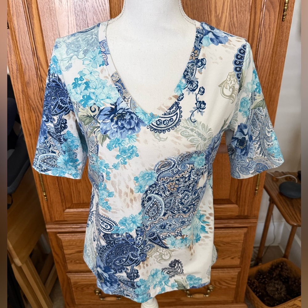 Chico's Blue & Aqua Paisley Floral V-Neck Perfect Tee